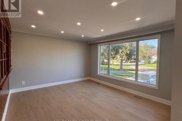 32 Upper King Richard Court, Markham, ON L3P1M1 Photo 4