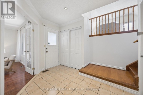 Kitchen - 32 Valley Centre Drive, Toronto, ON M1X1L3 Photo 5