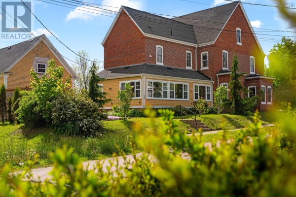 Great room - 32 Washington Street, Bridgetown, NS B0S1C0 Photo 2
