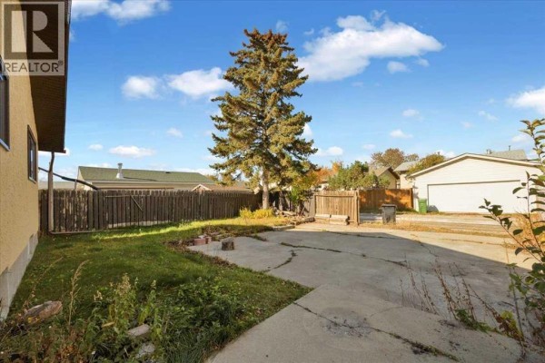Other - 32 Whitman Crescent Ne, Calgary, AB T1Y4H6 Photo 5