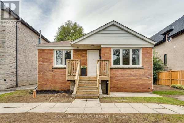 Dining room - 32 Wigan Crescent, Toronto, ON M3H3A4 Photo 2