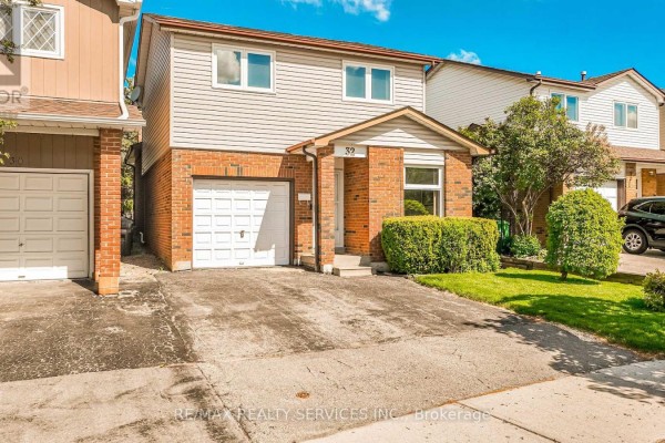 Living room - 32 Winterfold Drive, Brampton, ON L6V3T2 Photo 3