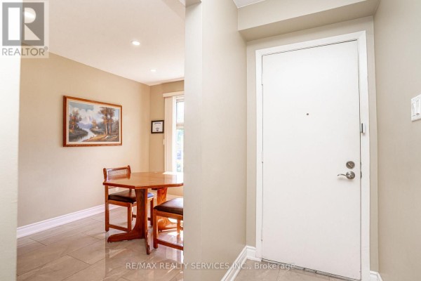Dining room - 32 Winterfold Drive, Brampton, ON L6V3T2 Photo 5