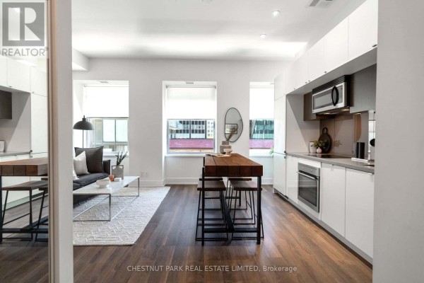 320 - 111 St Clair Avenue W, Toronto, ON M4V1N5 Photo 5