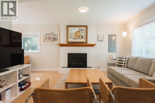 320 Cochrane Road, Gibsons, BC V0N1V8 Photo 5