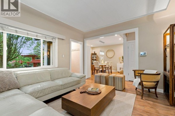 320 E 32nd Avenue, Vancouver, BC V5V2Y4 Photo 2