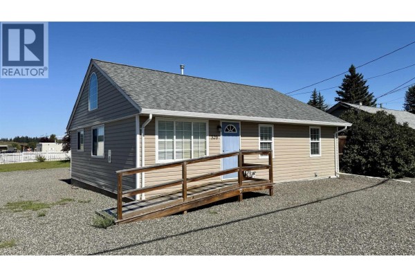 320 First Avenue, 100 Mile House, BC, photo 2