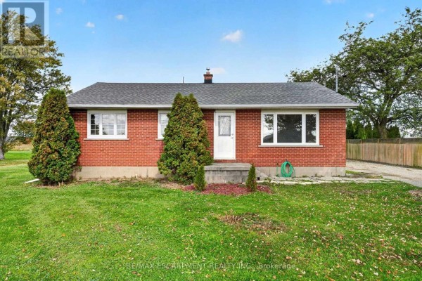 Residential for sale at 320 Mud Street, Grimsby, ON - MLS® dJp8HE