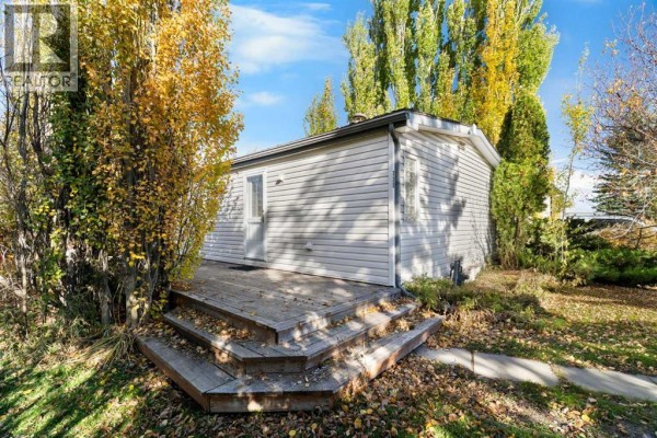 Bedroom - 320 Railway Avenue Nw, Langdon, AB T0J1X2 Photo 3