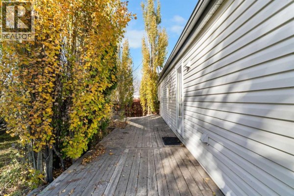 Bedroom - 320 Railway Avenue Nw, Langdon, AB T0J1X2 Photo 4