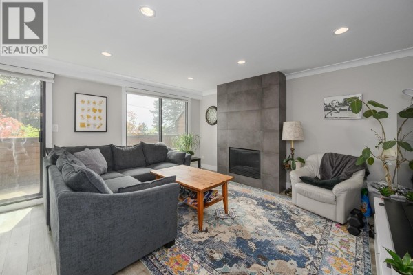 3201 Lonsdale Avenue, North Vancouver, BC V7N4G8 Photo 2