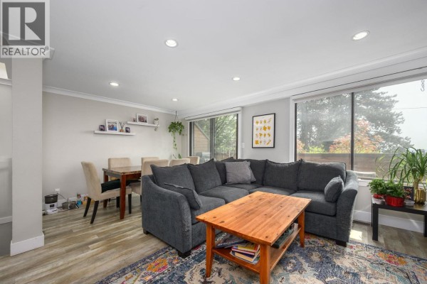 3201 Lonsdale Avenue, North Vancouver, BC V7N4G8 Photo 3