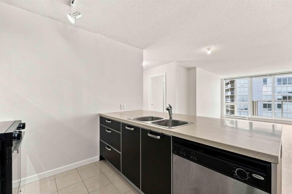3202 13688 100 Avenue, Surrey, BC V3T0G5 Photo 4