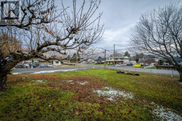 3202 Hargraves Place, Kamloops, BC, photo 2