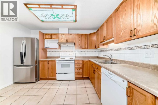 Kitchen - 3202 Sienna Park Green Sw, Calgary, AB T3H3N7 Photo 4