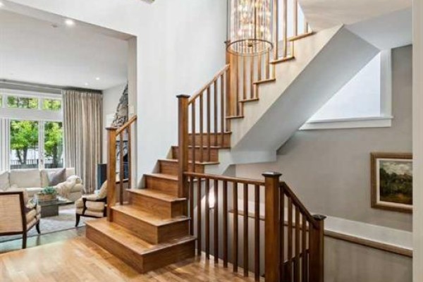 Foyer - 3202 Vercheres Street Sw, Calgary, AB T2T3R5 Photo 5