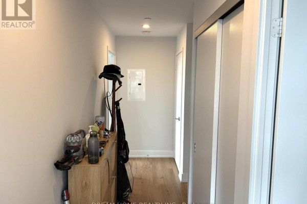 3204 - 75 St Nicholas Street, Toronto, ON M4Y0A5 Photo 2