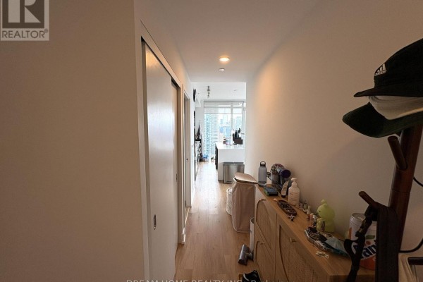 3204 - 75 St Nicholas Street, Toronto, ON M4Y0A5 Photo 3