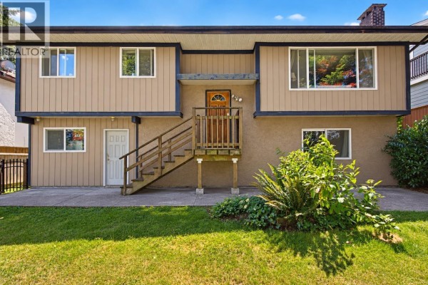 3204 Mariner Way, Coquitlam, BC V3C4K7 Photo 4