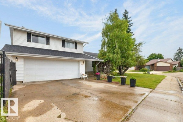 Kitchen - 3205 104a St Nw, Edmonton, AB T6J4H7 Photo 3