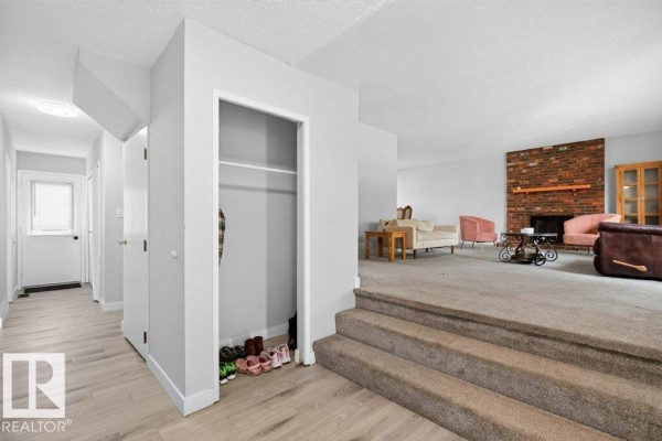 Primary Bedroom - 3205 104a St Nw, Edmonton, AB T6J4H7 Photo 5