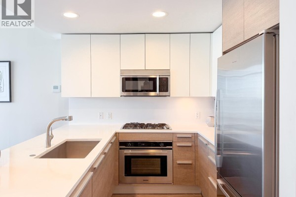 3205 2008 Rosser Avenue, Burnaby, BC V5C0H8 Photo 3