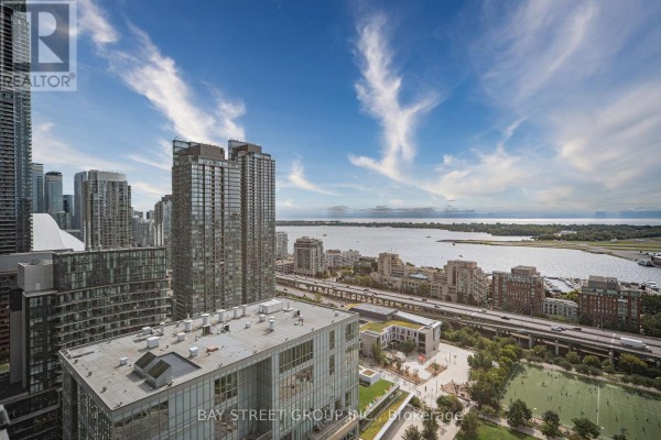 Kitchen - 3206 - 15 Iceboat Terrace, Toronto, ON M5V4A5 Photo 3