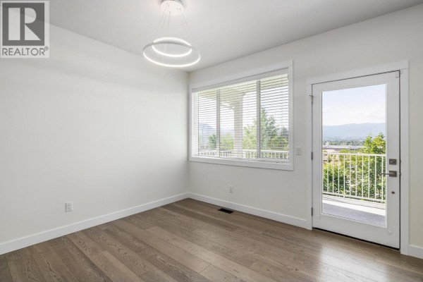 Living room - 3207 Shetland Road, Kelowna, BC V1V3B1 Photo 5