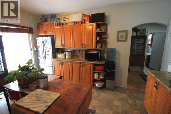 Full bathroom - 3208 35 Street, Vernon, BC V1T6B7 Photo 4