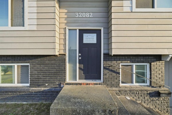 32082 Austin Avenue, Abbotsford, BC V2T4P3 Photo 2