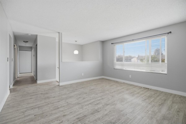 32082 Austin Avenue, Abbotsford, BC V2T4P3 Photo 4