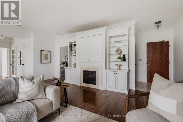 Primary Bedroom - 321 - 9 Boardwalk Drive, Toronto, ON M4L6T1 Photo 5