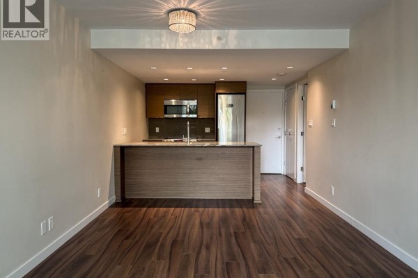 321 135 E 17th Street, North Vancouver, BC V7L0C4 Photo 3