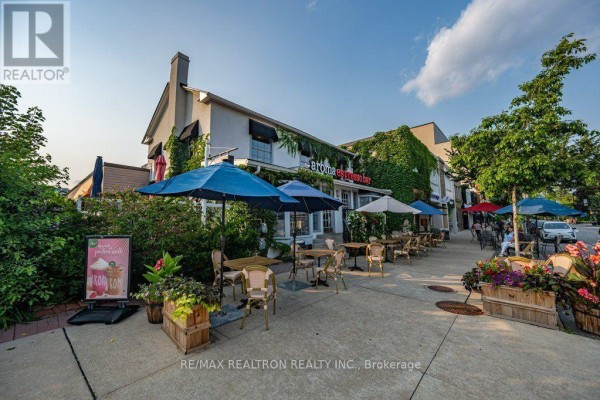 321 Lakeshore Road E, Oakville, ON, photo 2