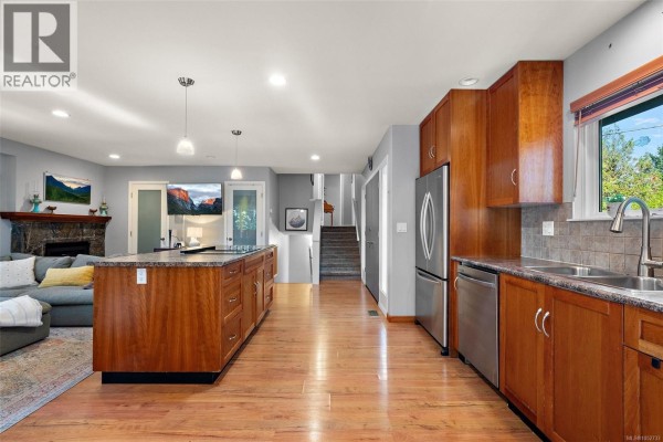 Kitchen - 321 Renart Pl, Langford, BC V9B3L6 Photo 3