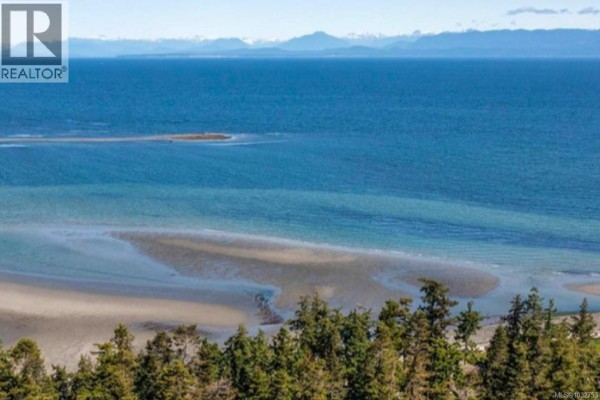 321 Wireless Rd, Comox, BC, photo 2