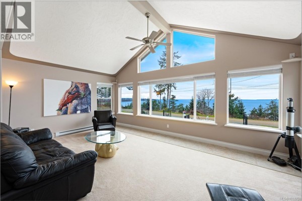 321 Wireless Rd, Comox, BC, photo 3