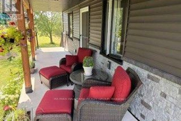 Loft - 3210 Ritchance Road, Champlain, ON K0B1A0 Photo 3