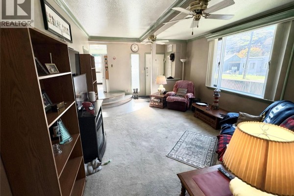 Living room - 3211 35 Street, Vernon, BC V1T6B8 Photo 5
