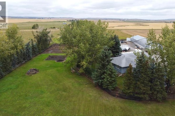 Kitchen - 32126 Coal Trail W, Rural Foothills County, AB T1V1M6 Photo 4