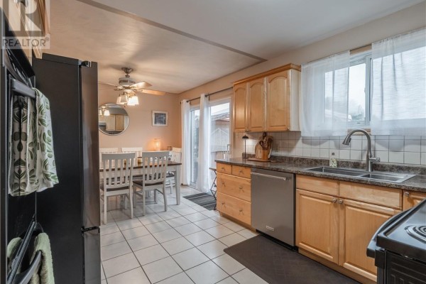 Foyer - 3213 Parkdale Crescent, Val Caron, ON P3N1A7 Photo 5