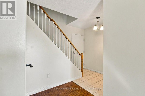 Bedroom 2 - 322 - 1300 Marlborough Court, Oakville, ON L6H2S2 Photo 5