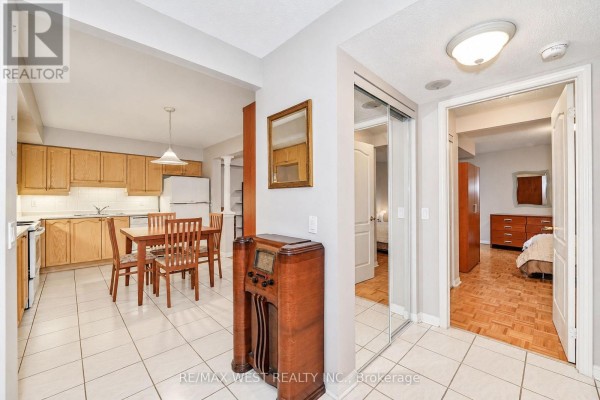 Laundry room - 322 - 2502 Rutherford Road, Vaughan, ON L4K5N6 Photo 4