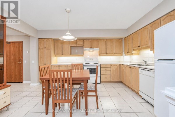 Bathroom - 322 - 2502 Rutherford Road, Vaughan, ON L4K5N6 Photo 5