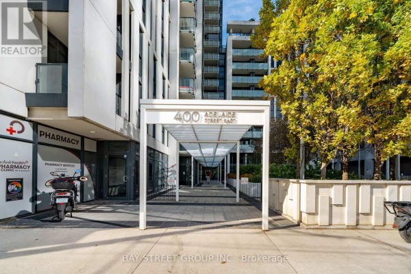 Living room - 322 - 400 Adelaide Street E, Toronto, ON M5A4S3 Photo 4