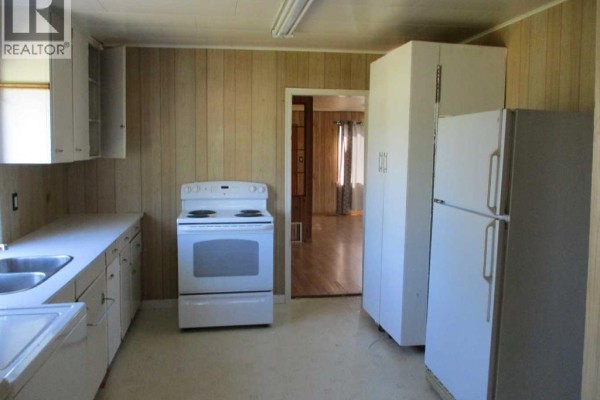 4pc Bathroom - 322 7th Avenue Se, Manning, AB T0H2M0 Photo 4
