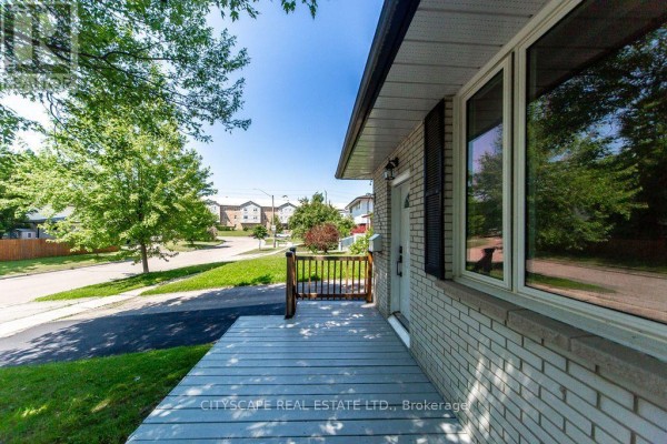 Kitchen - 322 Fernwood Avenue, Oshawa, ON L1G2H7 Photo 5