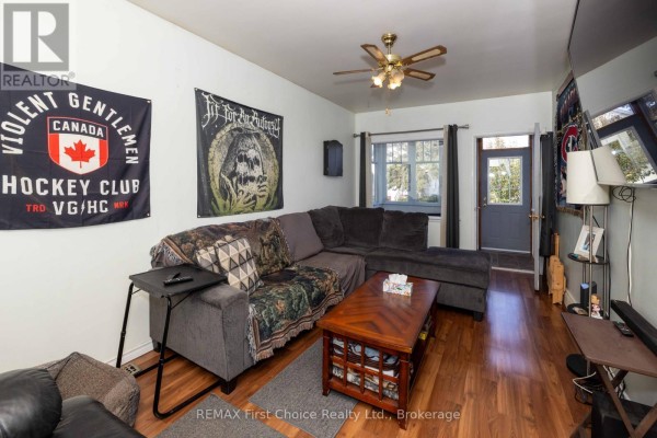 Living room - 322 Ogden Street, Thunder Bay, ON P7C2N3 Photo 4