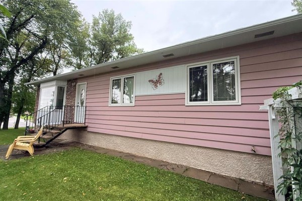 322 Renton Avenue W, Deloraine, MB, photo 2