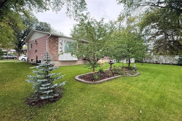 322 Renton Avenue W, Deloraine, MB, photo 3